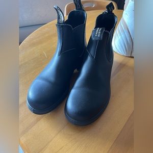 Like New Blundstone Boots